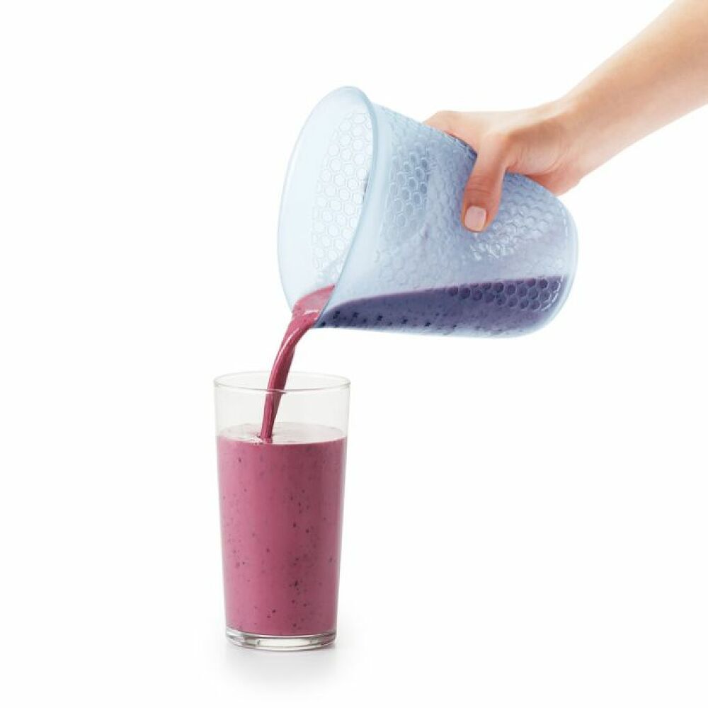 4 Cup Squeeze & Pour Measuring Cup D9