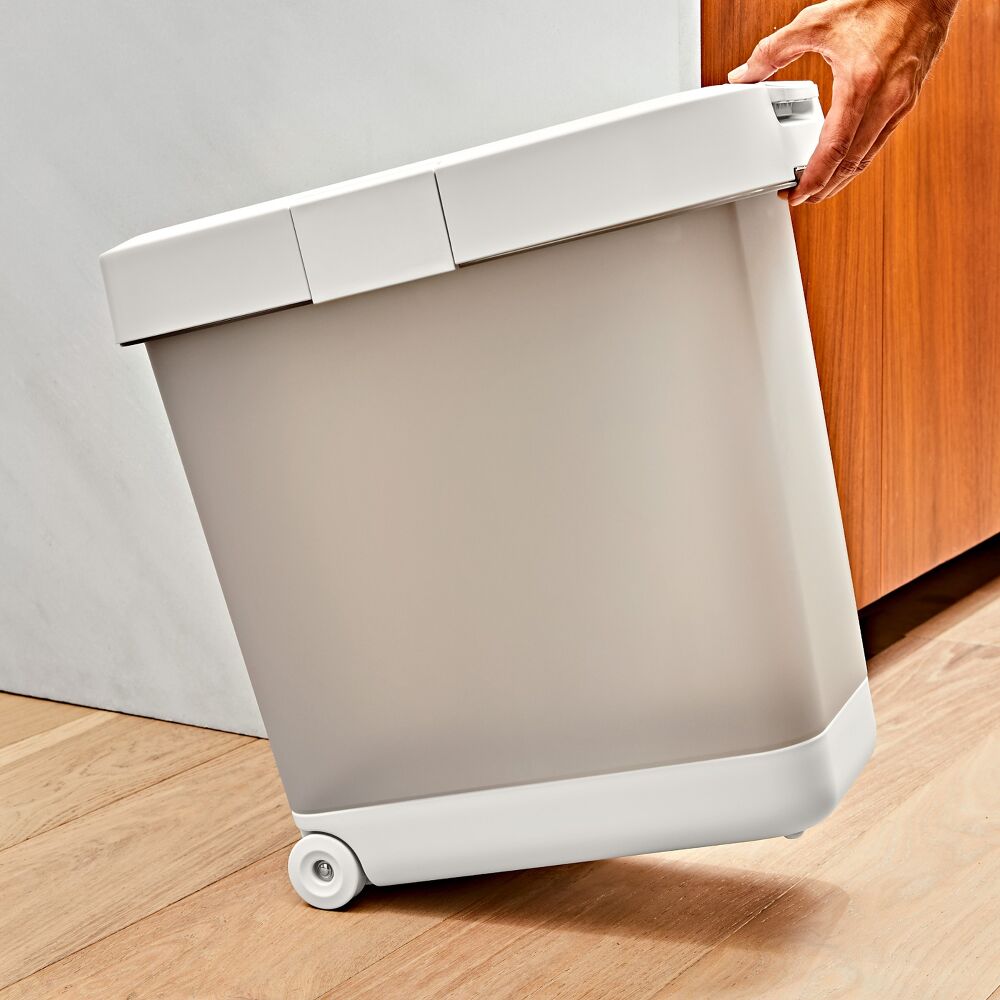 OXO Pet Airtight Food Container with Scoop — Large P3