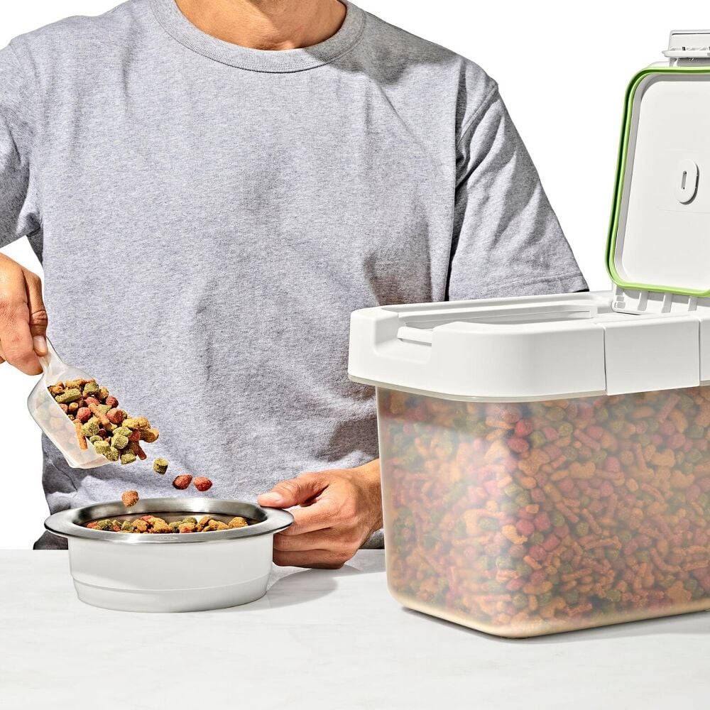 OXO Pet Airtight Food Container with Scoop — Small E7