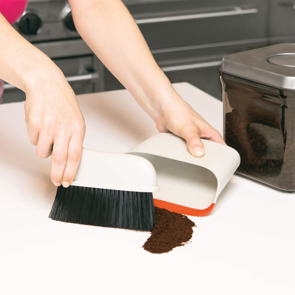 Compact Dustpan & Brush Set D4