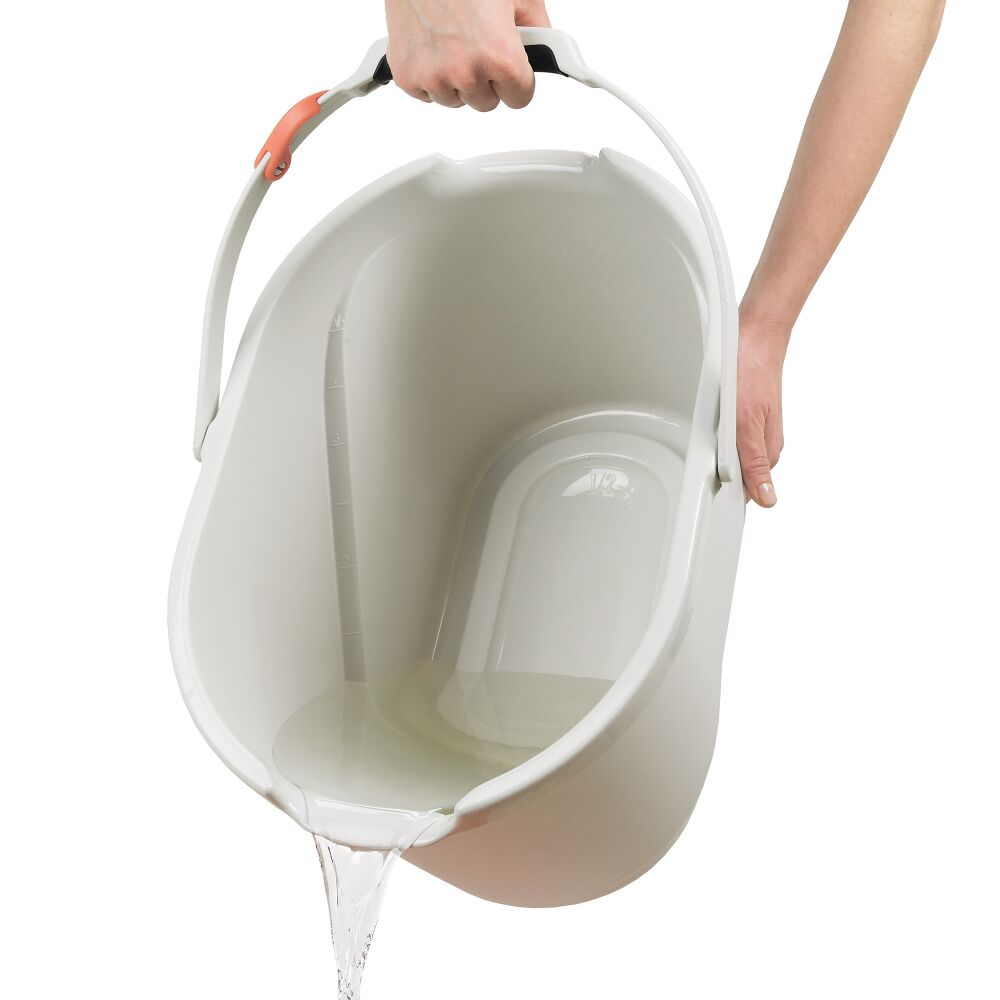 Angled Measuring Bucket W9