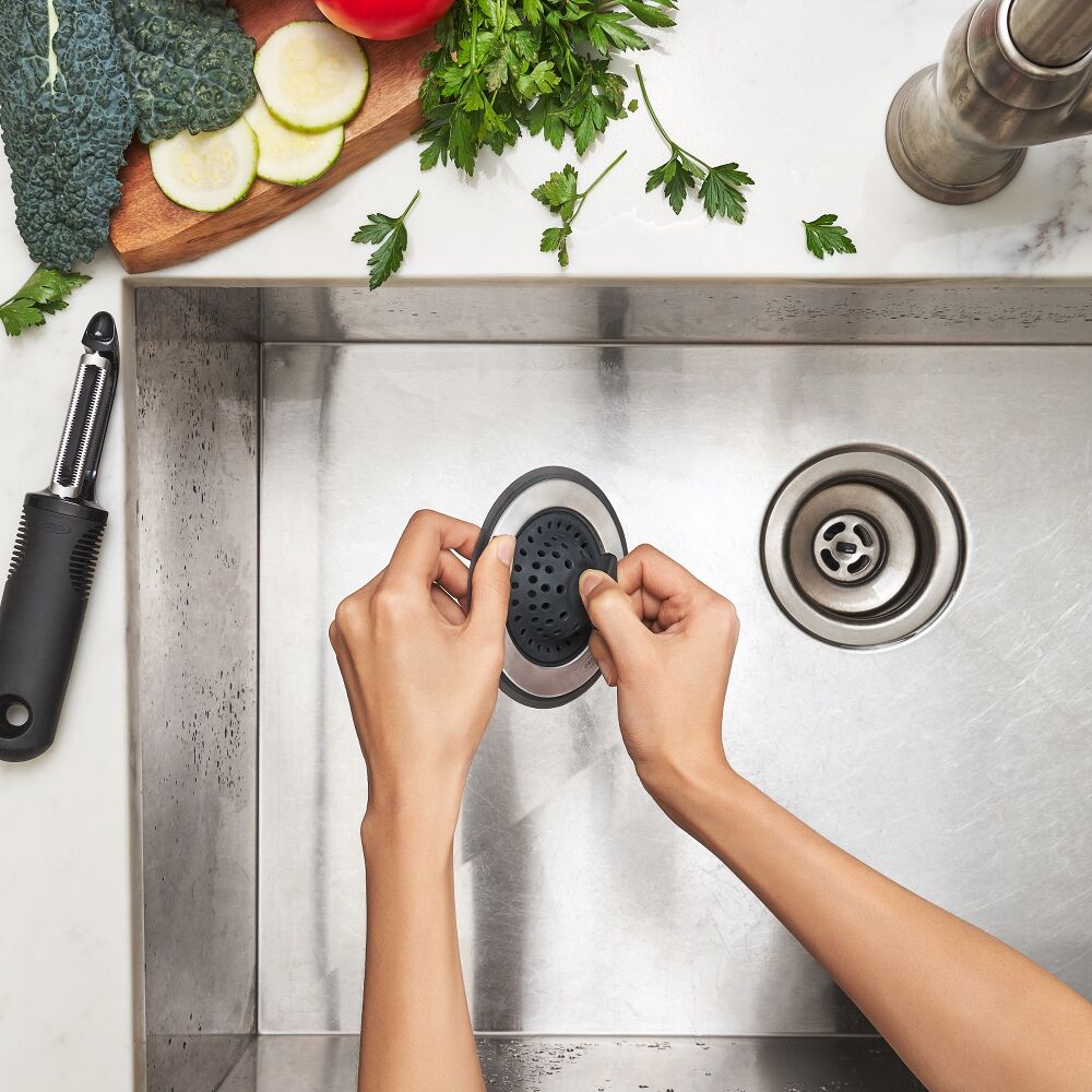 OXO Good Grips 2-In-1 Sink Strainer & Stopper Tray Pack E1