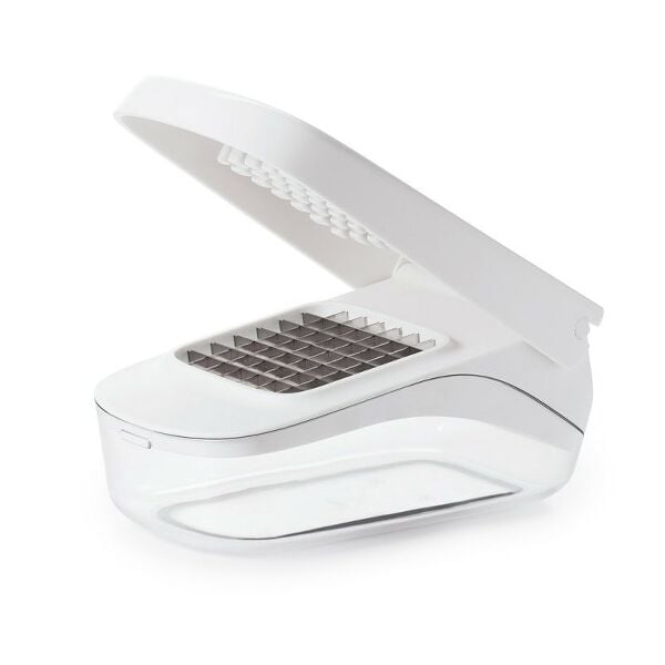 Vegetable Chopper with Easy-Pour Opening Q4