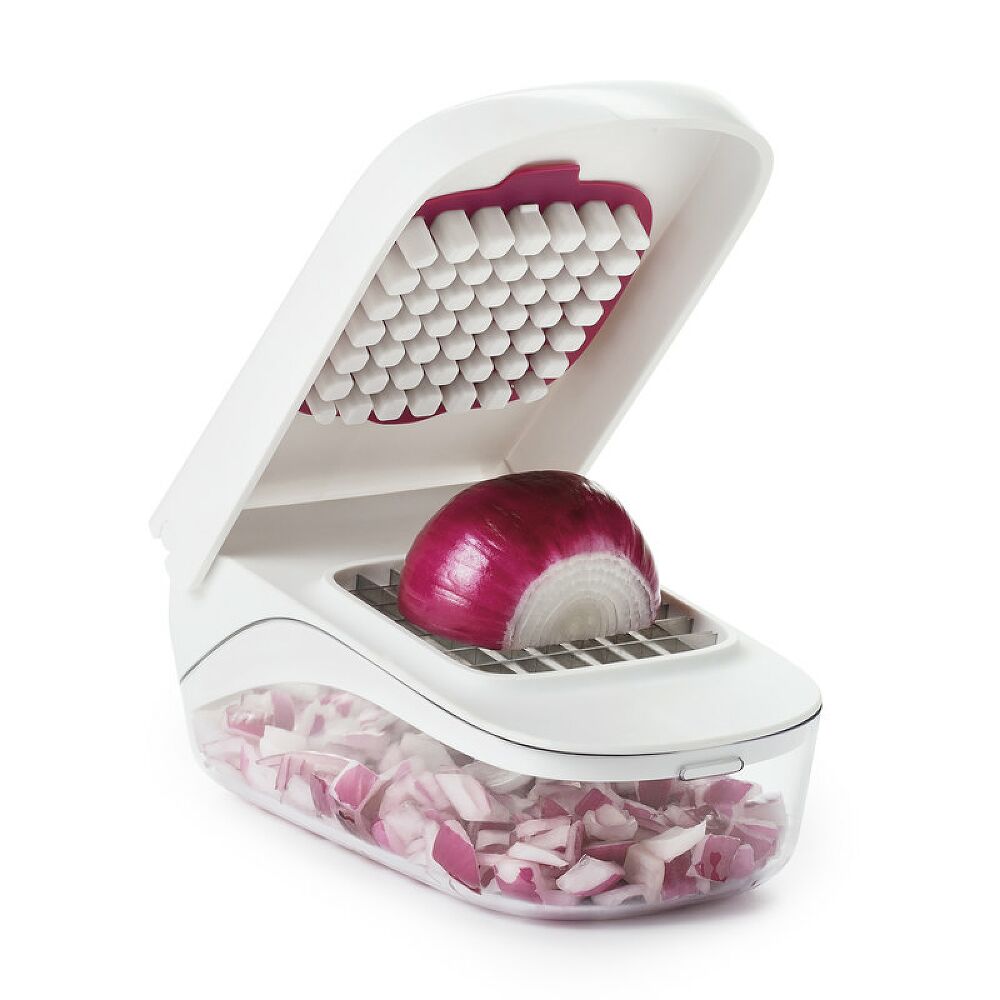Vegetable Chopper with Easy-Pour Opening Q4