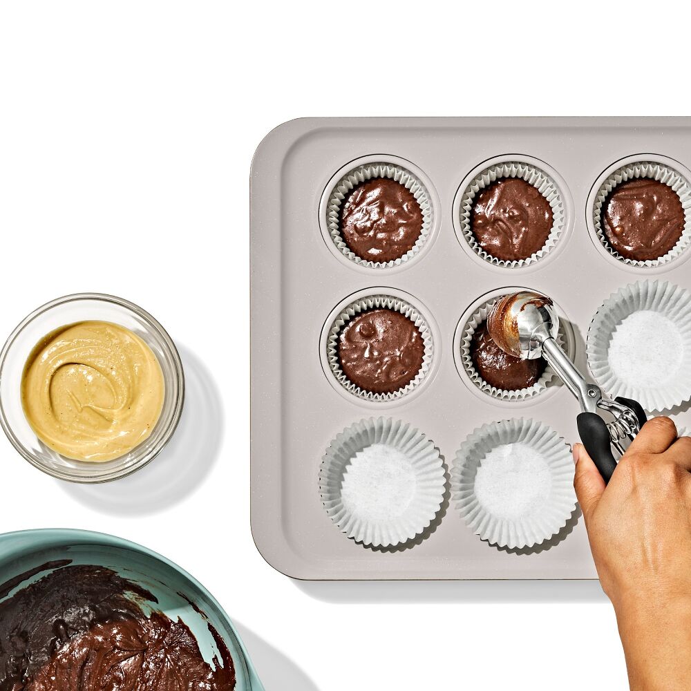 Non-Stick Pro Ceramic Coated Metal Bakeware 12 Cup Muffin Pan H4